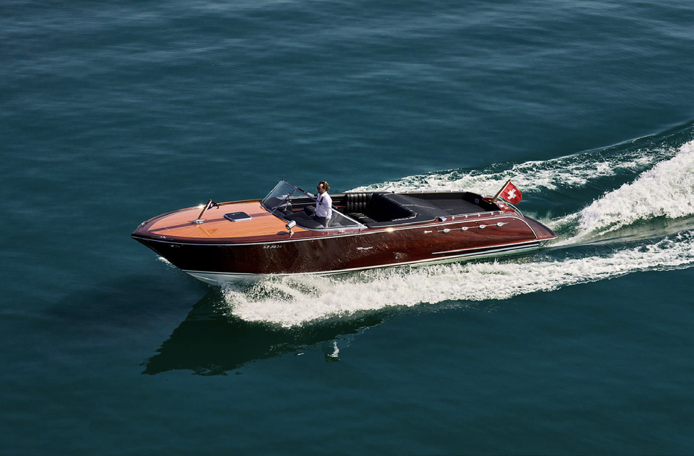 Mahogany sports boat on Lake Zurich